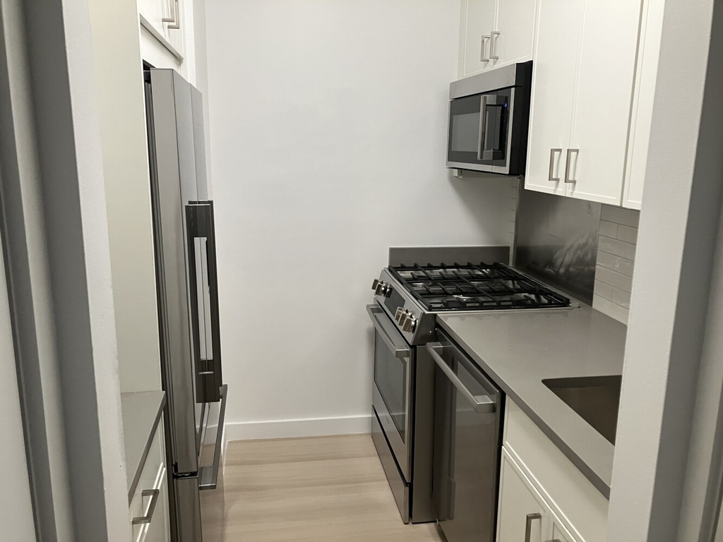 115 East 34th Street - Photo 3