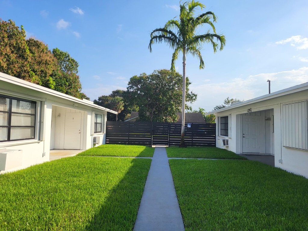 325 Nw 25th Street - Photo 2