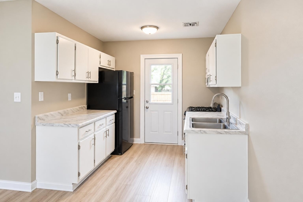 325 Nw 25th Street - Photo 6