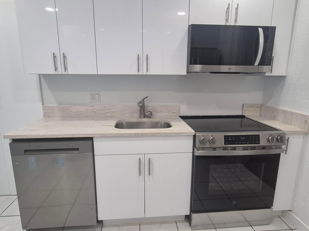 432 Forest Hill Boulevard - Photo 13