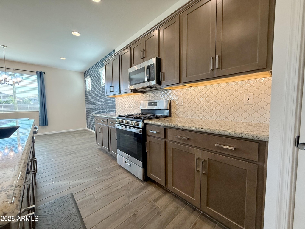 16759 W Canterbury Drive - Photo 9
