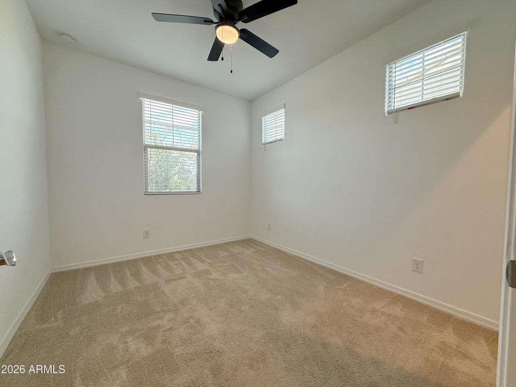 16759 W Canterbury Drive - Photo 17