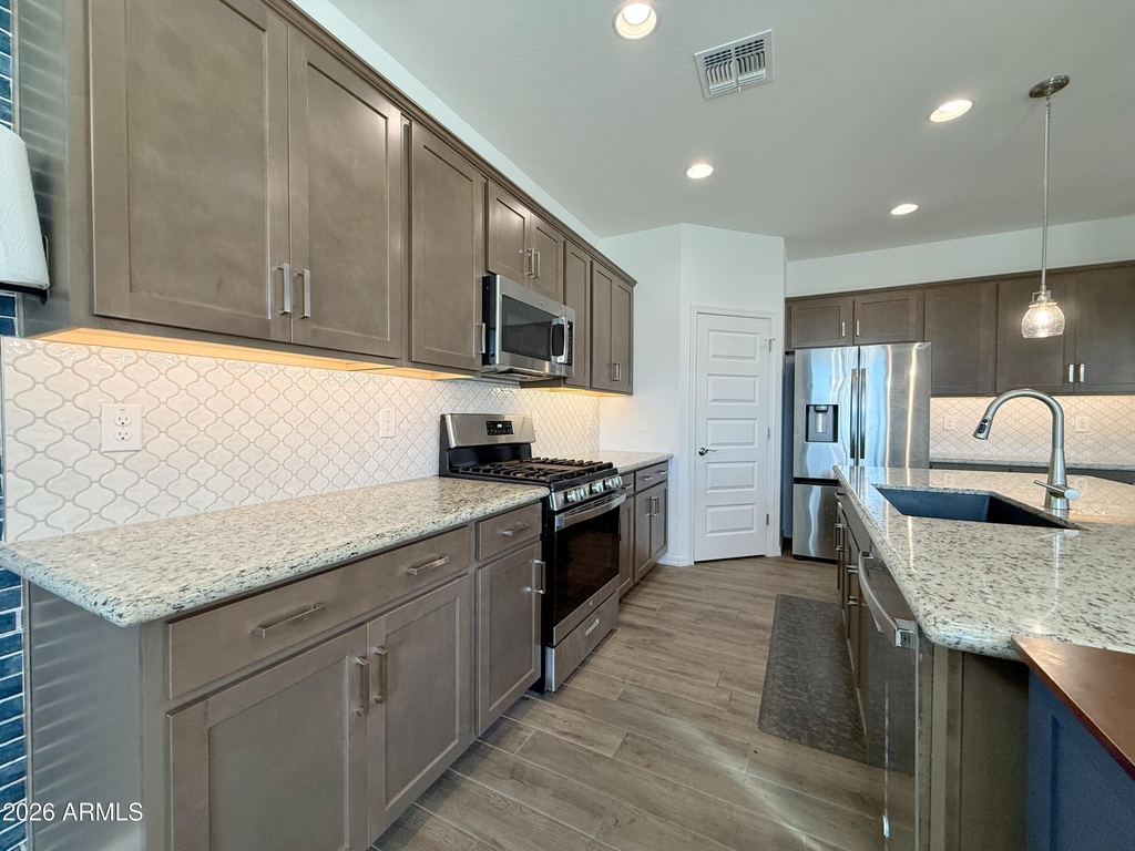 16759 W Canterbury Drive - Photo 11