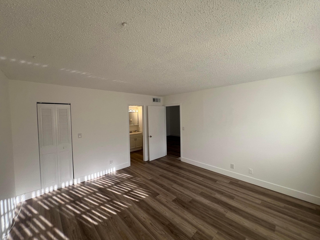 601 S State Road 7 - Photo 18