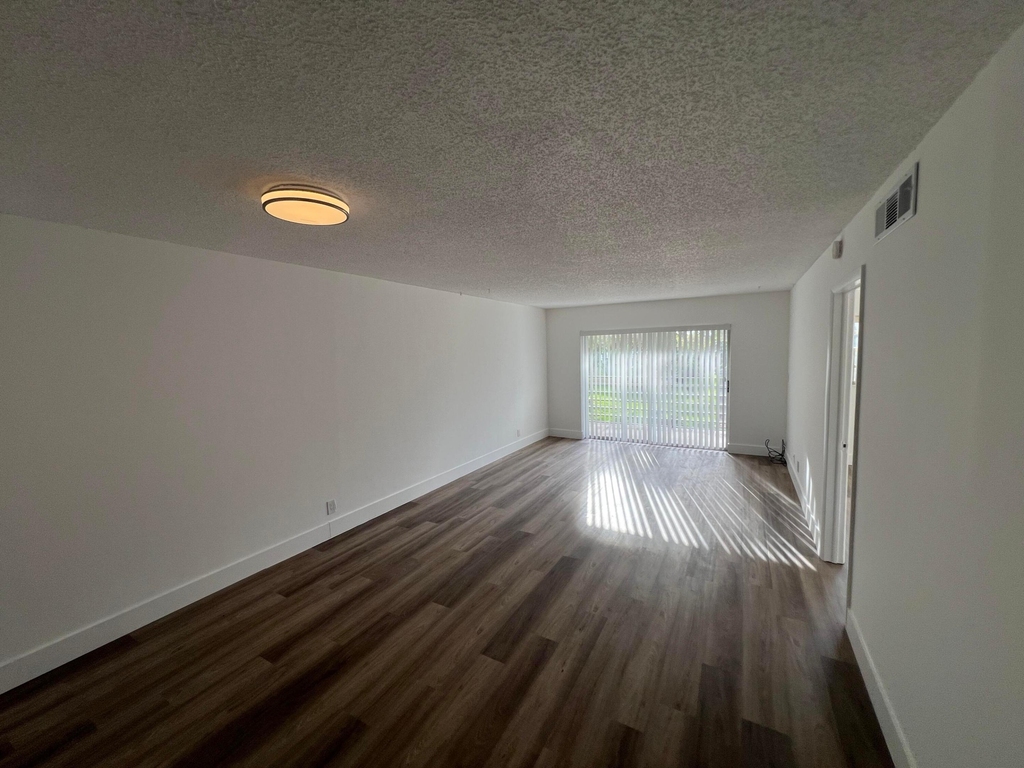 601 S State Road 7 - Photo 15
