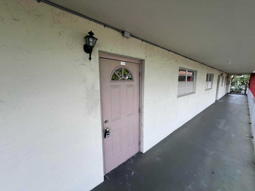 601 S State Road 7 - Photo 2