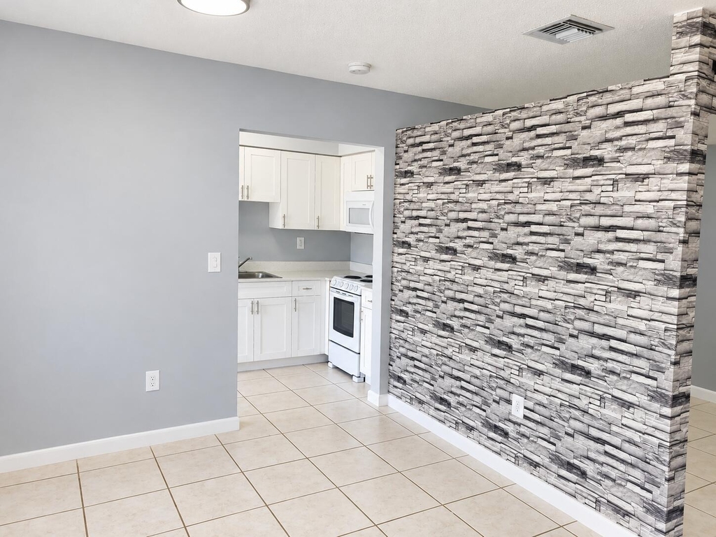 7221 Venetian Street - Photo 0