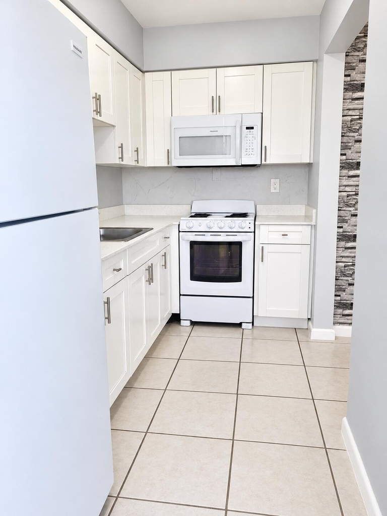 7221 Venetian Street - Photo 1