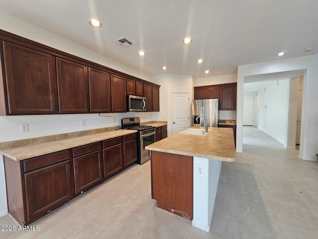 264 W Tahiti Drive - Photo 4