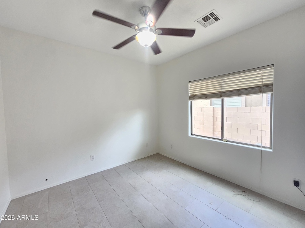264 W Tahiti Drive - Photo 19