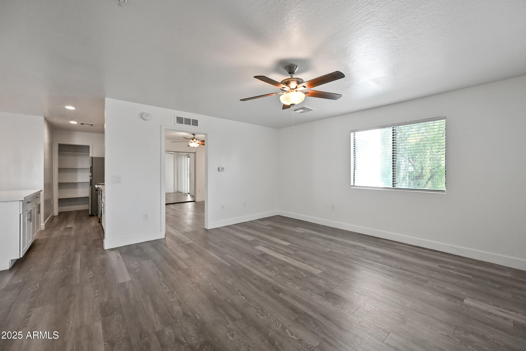 3065 N 67th Avenue - Photo 4
