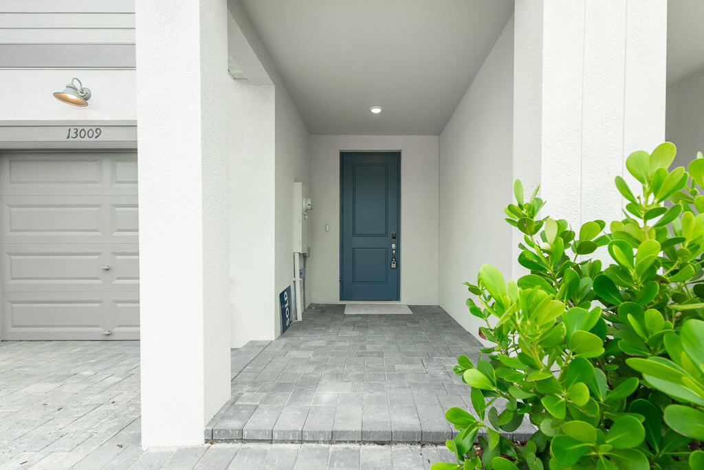 13009 Sw Forli Way - Photo 2