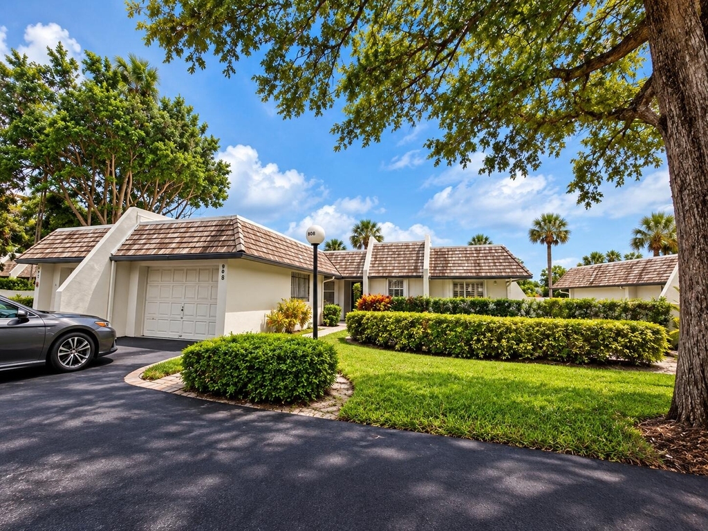 808 E Cypress Lane - Photo 1