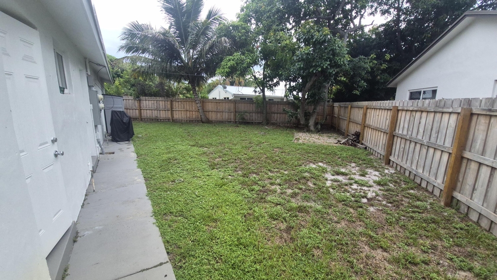 198 Se 27th Court - Photo 17