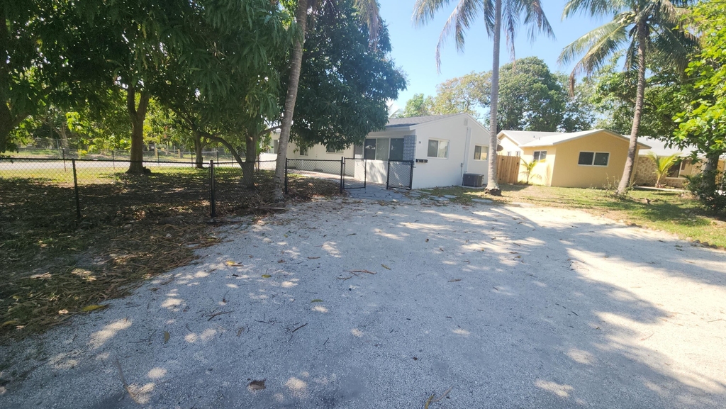 198 Se 27th Court - Photo 4