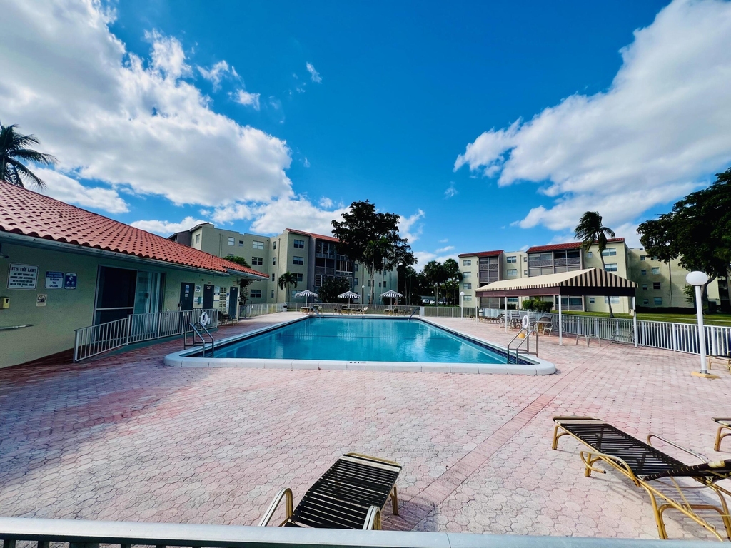 1800 Sw 81st Avenue - Photo 1