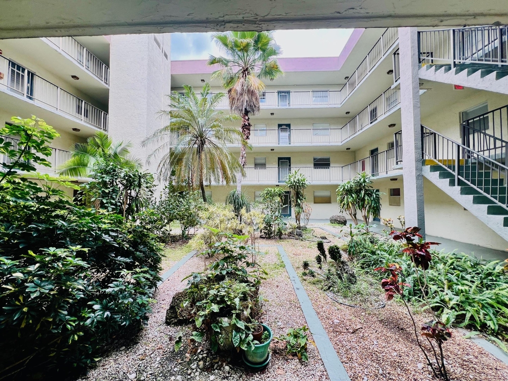 1800 Sw 81st Avenue - Photo 0