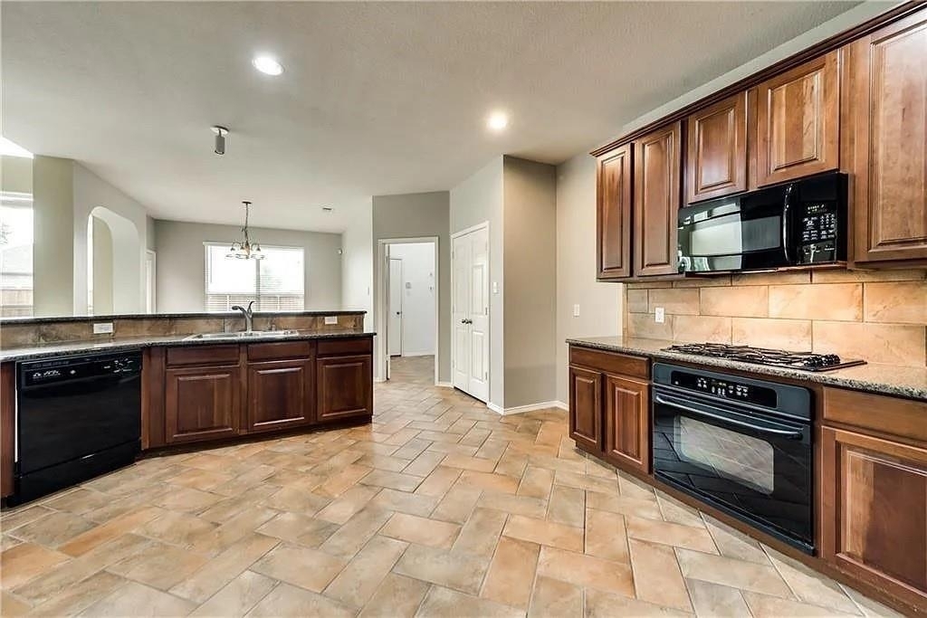 9304 Regal Oaks Drive - Photo 5