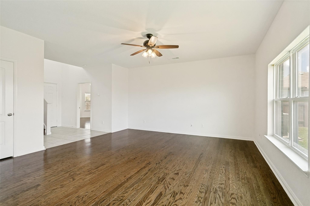 215 Silverleaf Drive - Photo 4