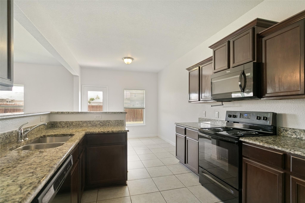 215 Silverleaf Drive - Photo 16