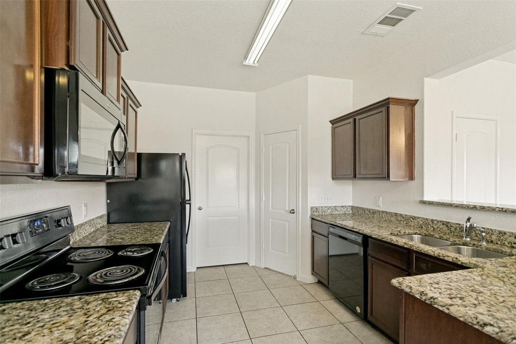 215 Silverleaf Drive - Photo 14