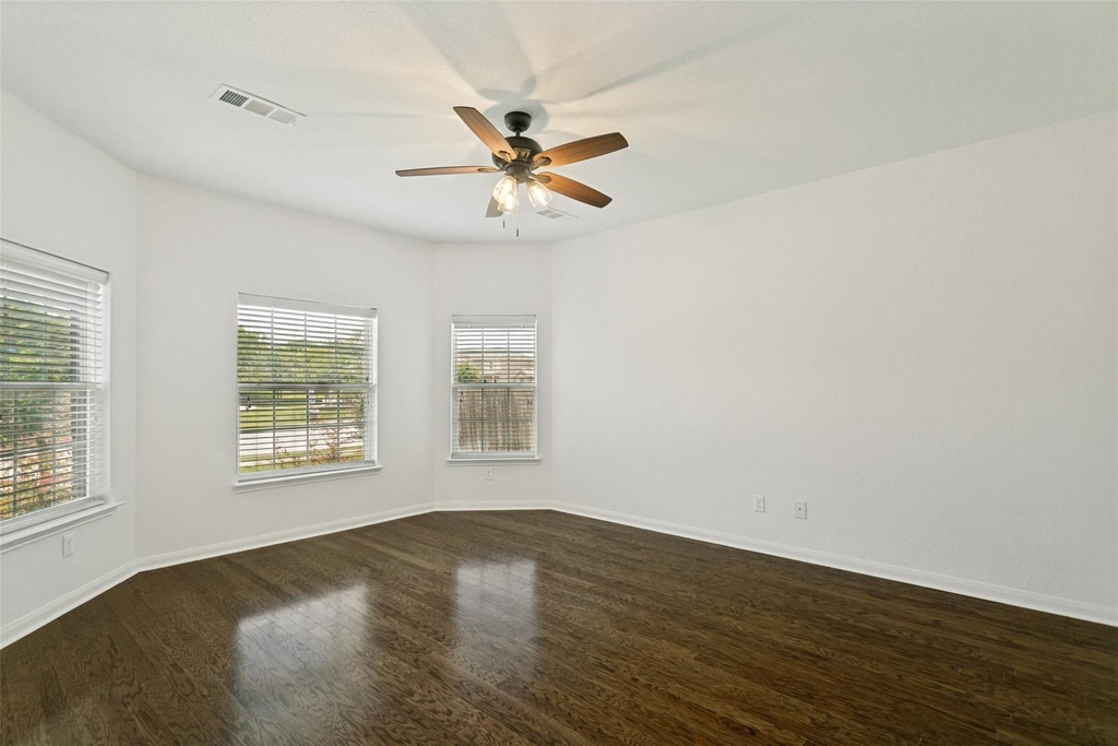 215 Silverleaf Drive - Photo 5