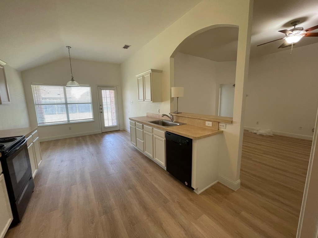 2049 Sunny Side Drive - Photo 3