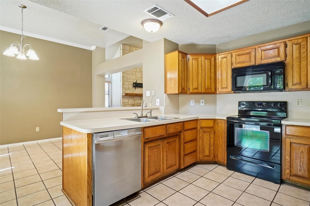 1109 W Hills Terrace - Photo 4