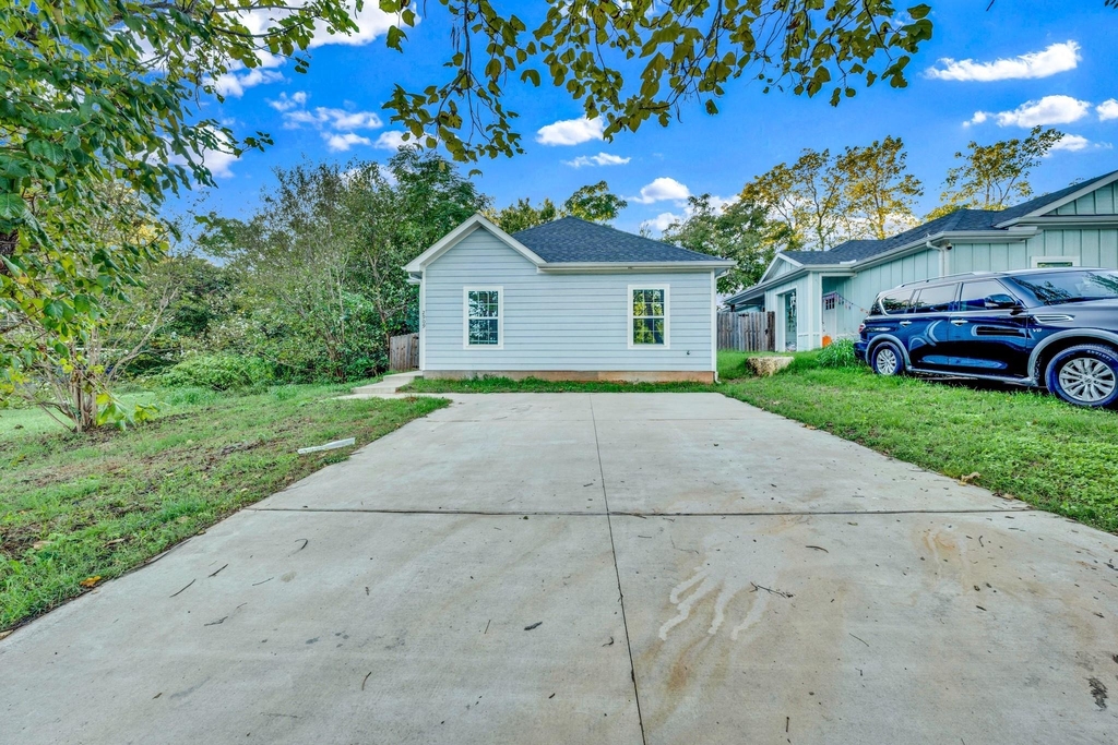 2909 S Scullin Avenue - Photo 3