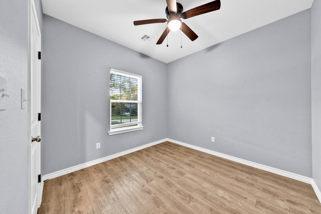 2909 S Scullin Avenue - Photo 12