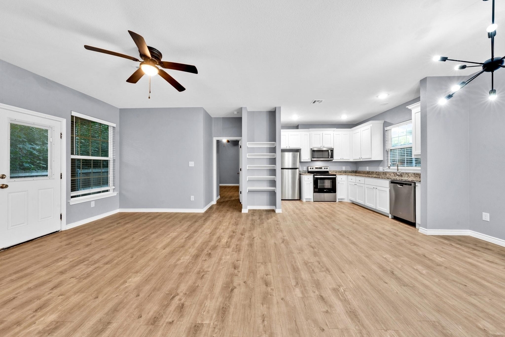 2909 S Scullin Avenue - Photo 4