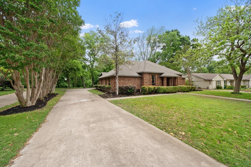 306 Westpark Drive N - Photo 31