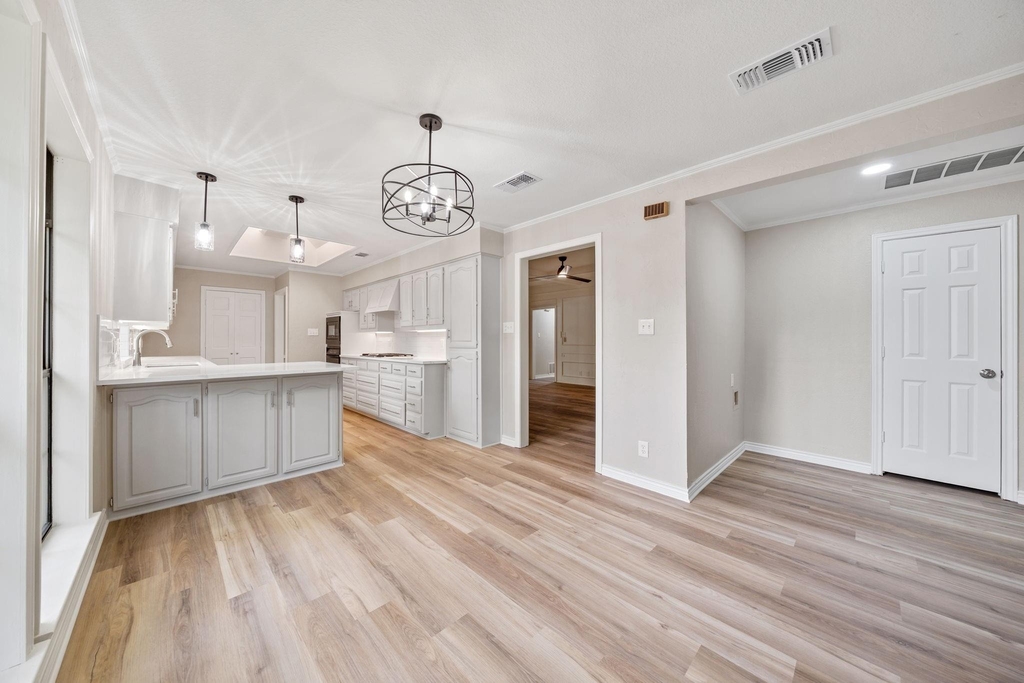 306 Westpark Drive N - Photo 10