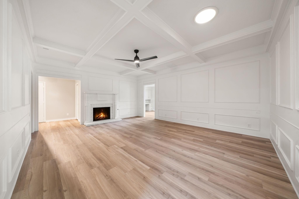 306 Westpark Drive N - Photo 4