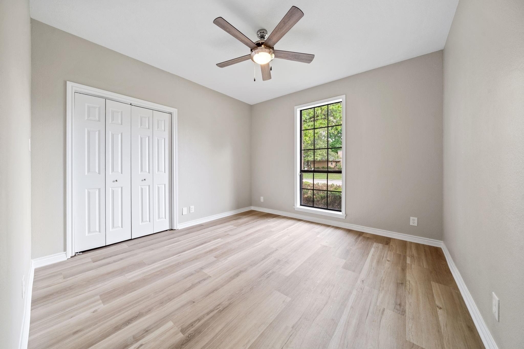 306 Westpark Drive N - Photo 21