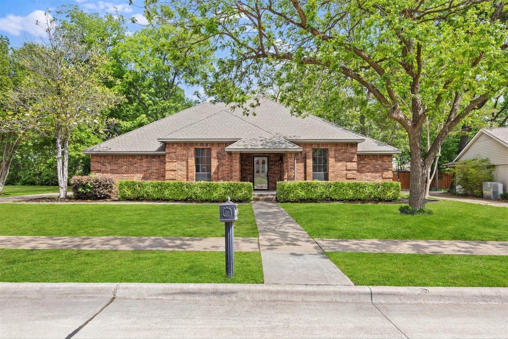 306 Westpark Drive N - Photo 1