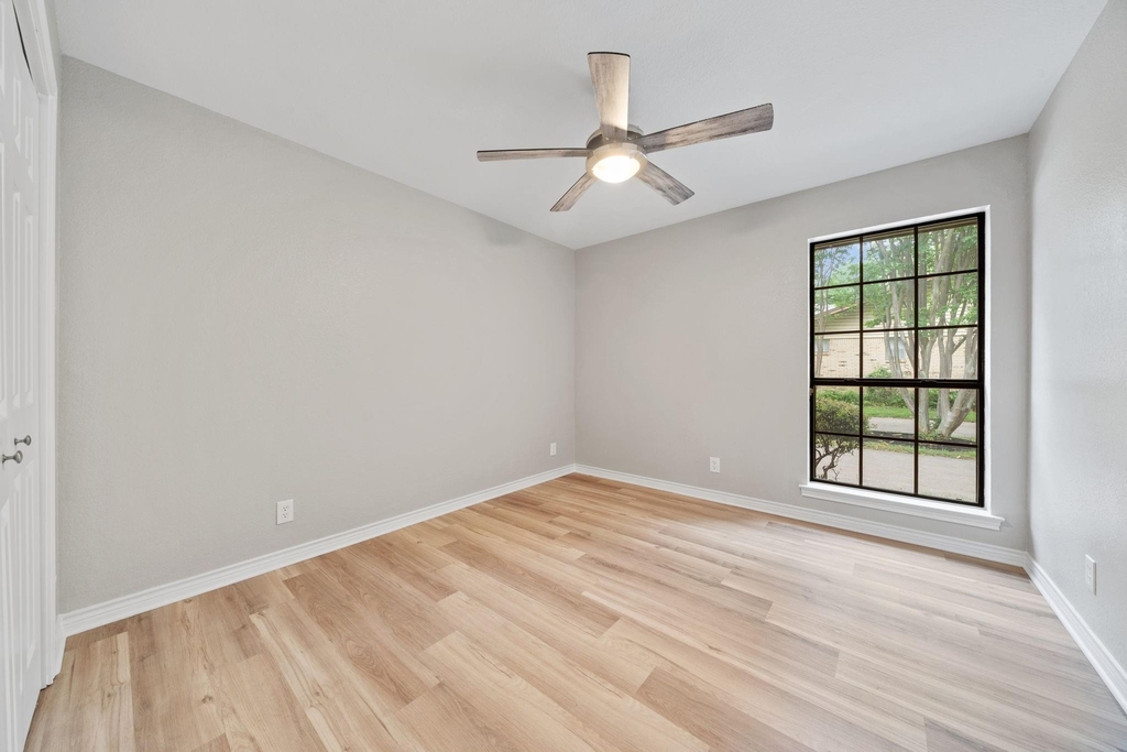 306 Westpark Drive N - Photo 22