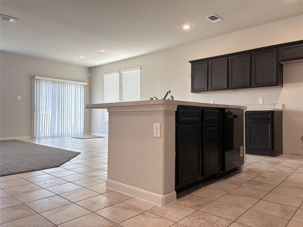 5030 Royal Springs Drive - Photo 5