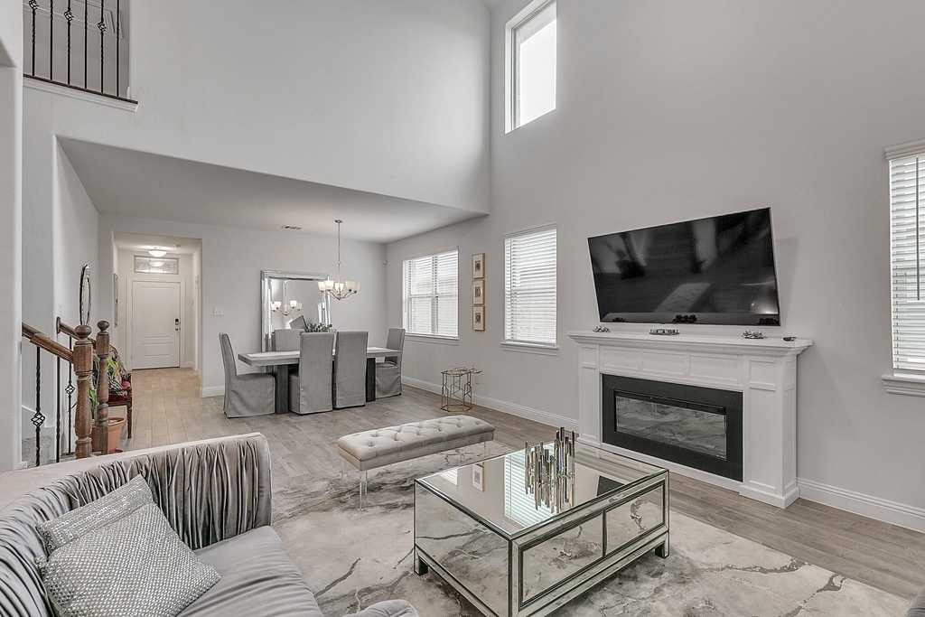 6028 Paddock Lane - Photo 3