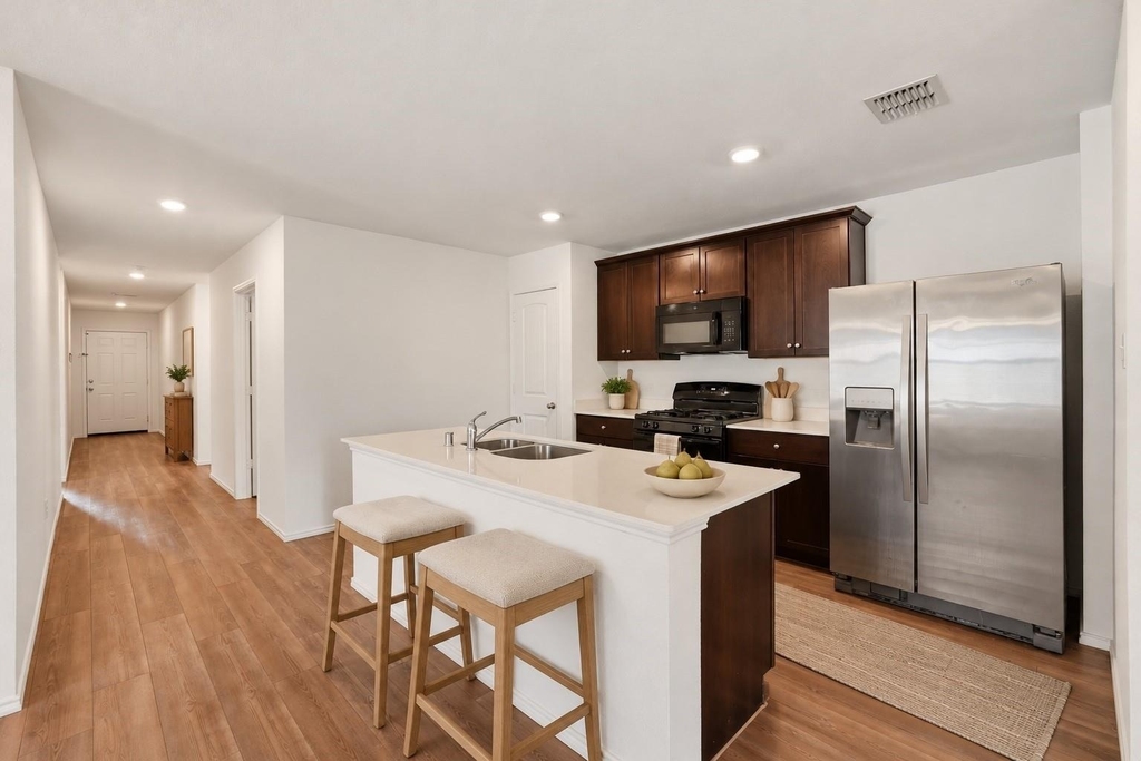 412 Westpark Drive - Photo 3