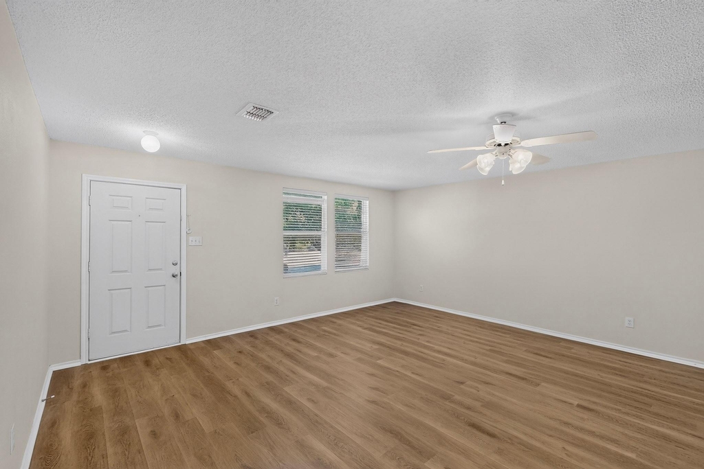 717 Gallant Court - Photo 2