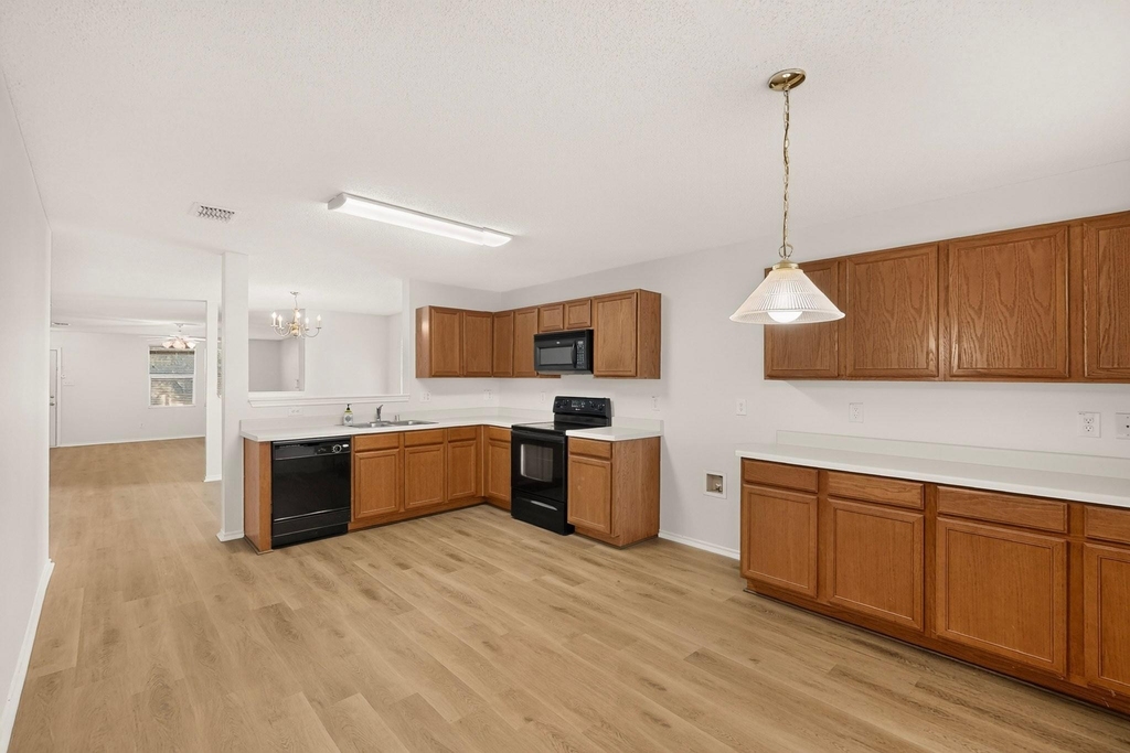 717 Gallant Court - Photo 9