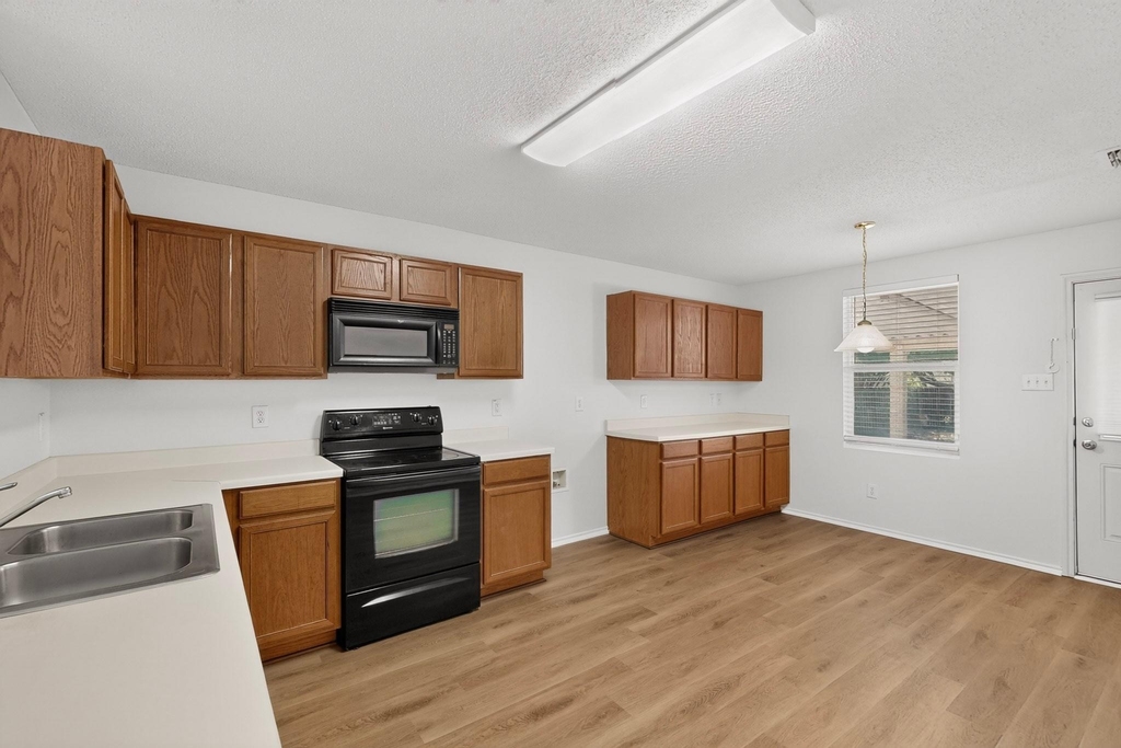 717 Gallant Court - Photo 10