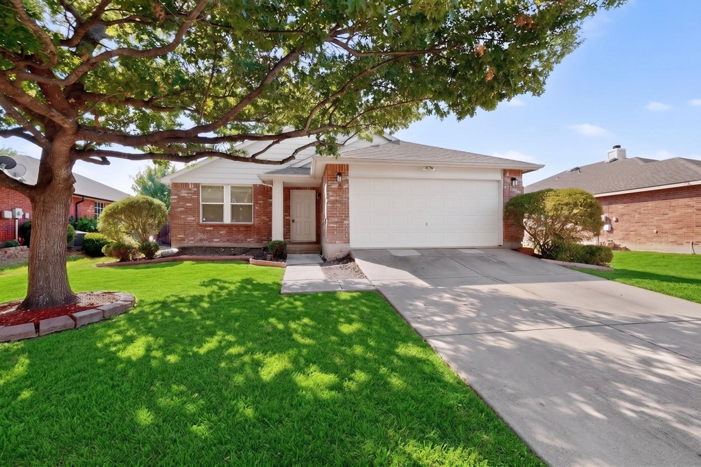 717 Gallant Court - Photo 0