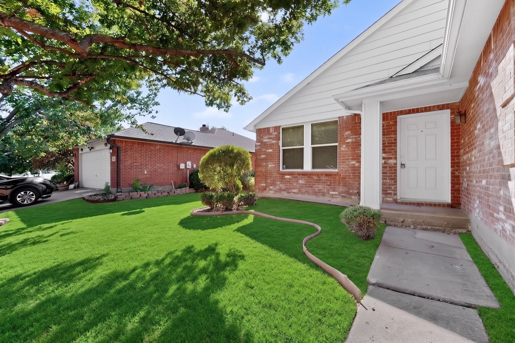 717 Gallant Court - Photo 1