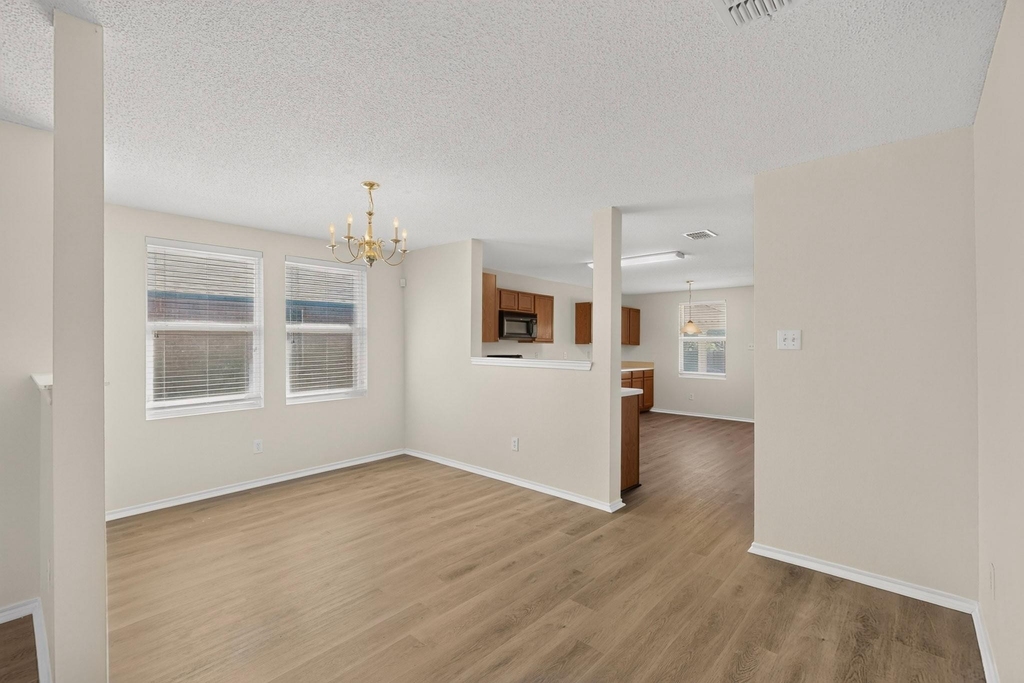 717 Gallant Court - Photo 7
