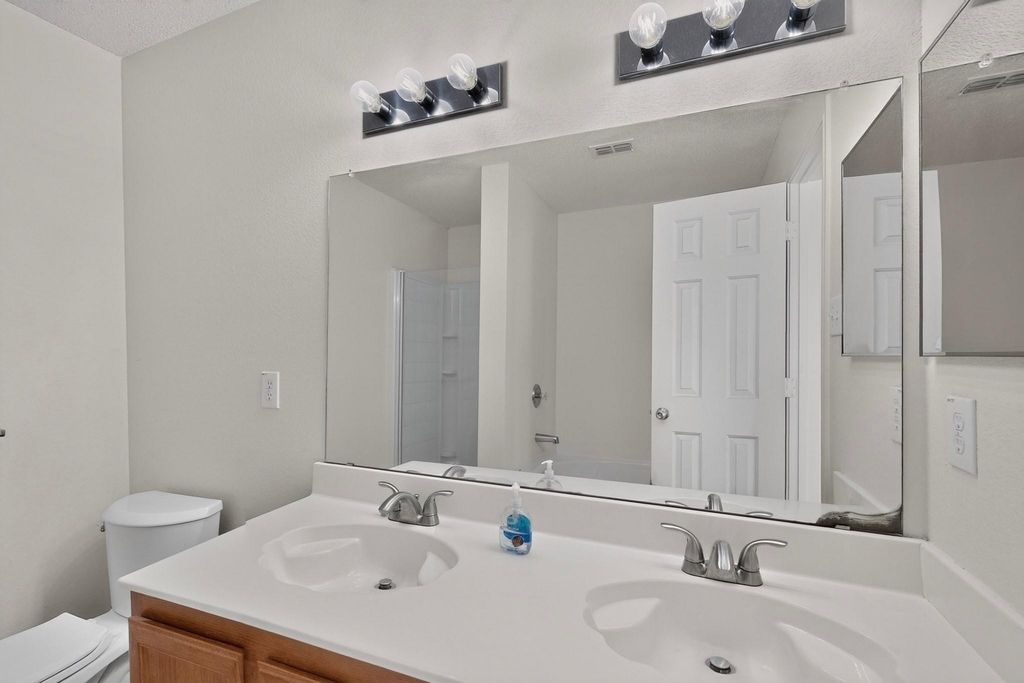 717 Gallant Court - Photo 18