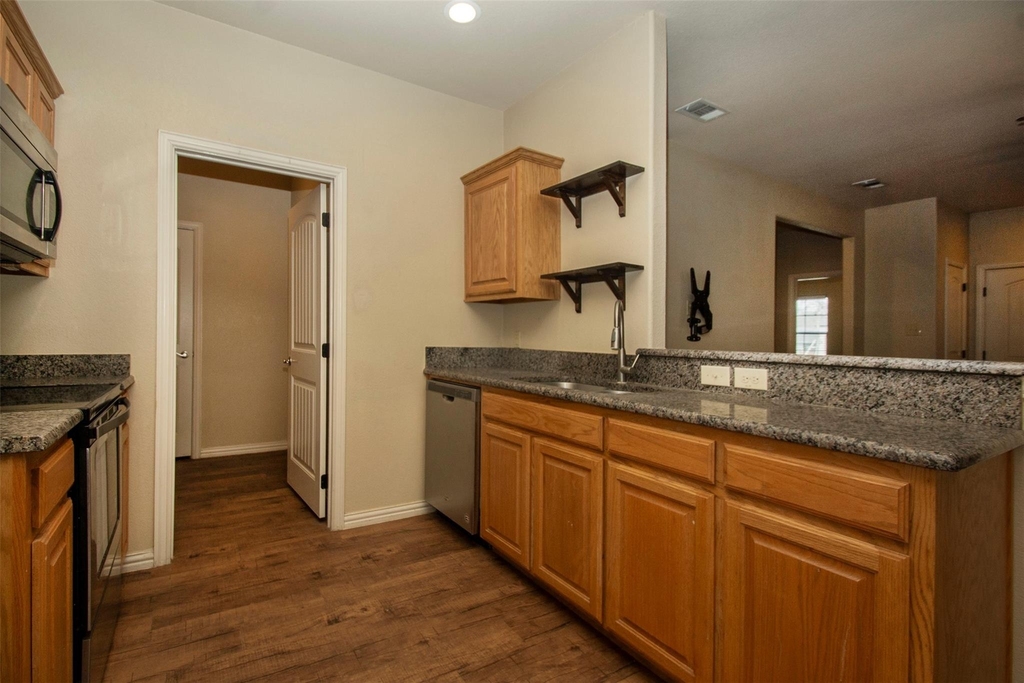 700 E Bullock Street - Photo 8