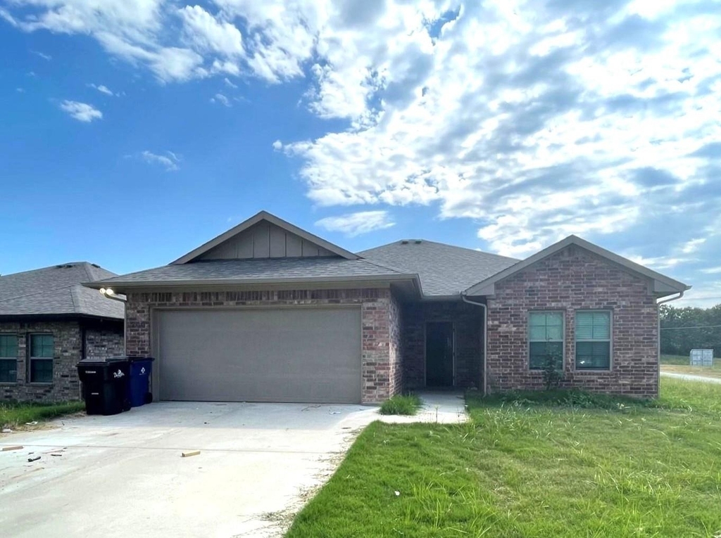 700 E Bullock Street - Photo 0