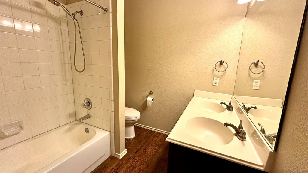 1402 Peregrine Street - Photo 8
